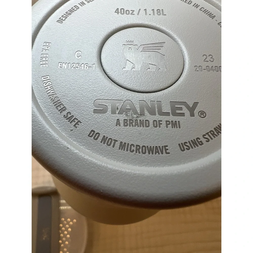 Stanley Quencher H2.0 FlowState 40oz Tumbler Handle No Straw Light Gray Cream - Picture 9 of 13